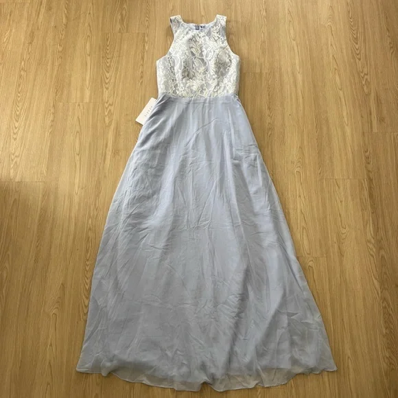 Elegant Blue and White Lace Evening Gown - Picture 5 of 6